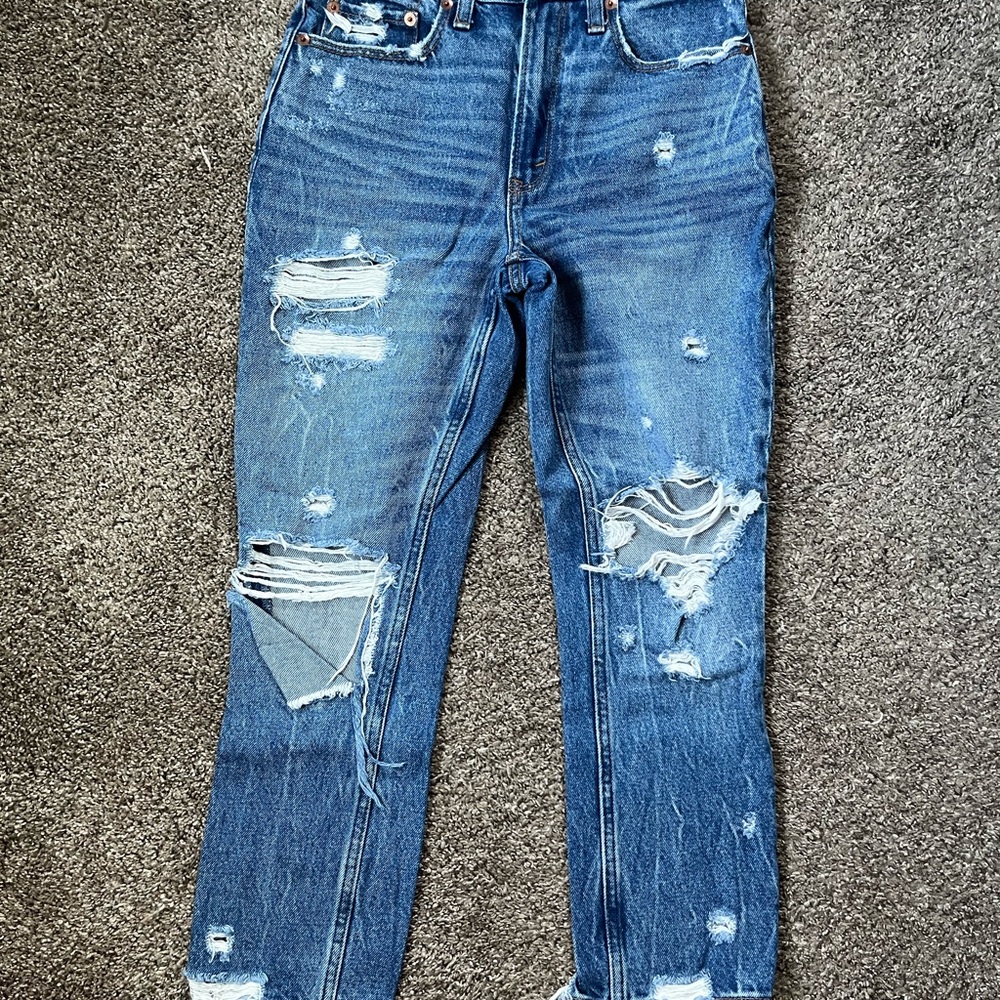 Abercrombie & Fitch High Rise Mom Jeans
